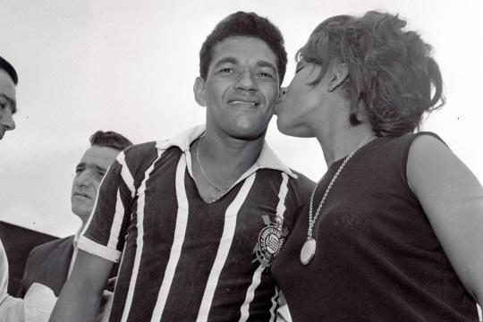 Documentário sobre Garrincha no Corinthians é uma das atrações do Cinefoot