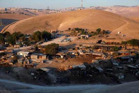 Bedouin families appeal to Merkel to help to block Israeli expulsion