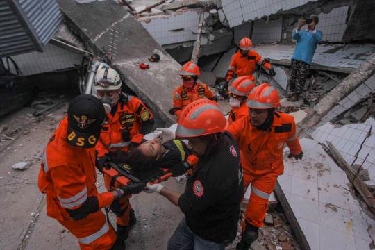 Time running out in search for survivors of Indonesia's quake