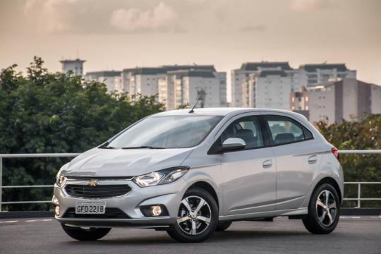 Carros compactos dominam vendas e Chevrolet Onix amplia liderança