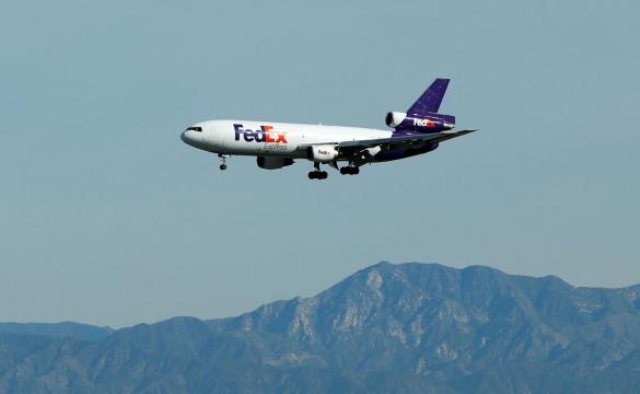 Ahead of holidays, FedEx leans on special bonuses to keep pilots from retiring