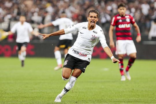 Mirando Libertadores, Corinthians e Santos jogam pelo Brasileiro
