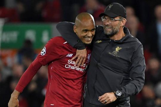 Polivalente, Fabinho busca agradar a Klopp no Liverpool e a Tite na seleção