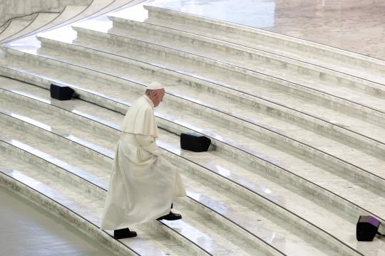 Papa Francisco vira alvo de fogo amigo por mudar doutrina e privilégios