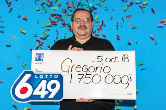 Canadense ganha na loteria após encontrar bilhete premiado de 2017 em forro de casaco