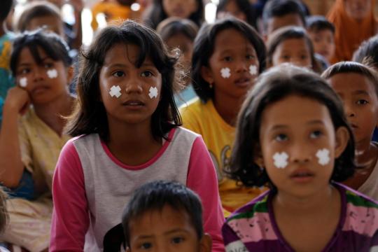 Children return to schools in Indonesia quake city to clean up, find friends