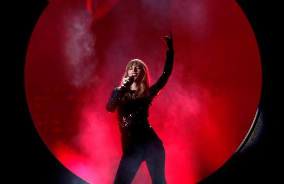Taylor Swift kicks off American Music Awards, silent on politics