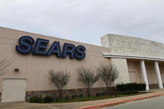 Sears shares dive 30 percent after report says co preparing for bankruptcy