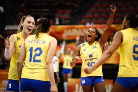 Brasil vence a Holanda, mas tem situação difícil no Mundial de Vôlei