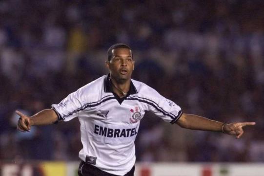 Após 20 anos, Cruzeiro e Corinthians voltam a decidir título nacional