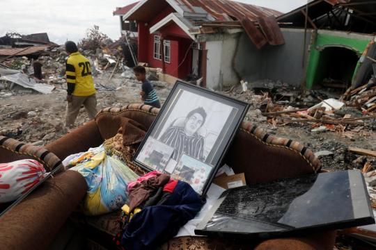 Last day of search for victims of Indonesia disaster; three dead in Java quake