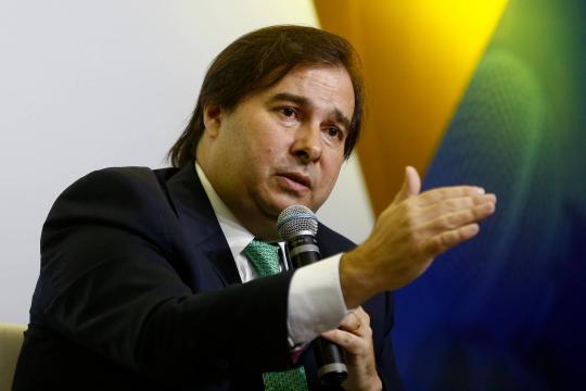 Contra Bolsonaro, parlamentares tentam articular candidatura de Rodrigo Maia para a Câmara