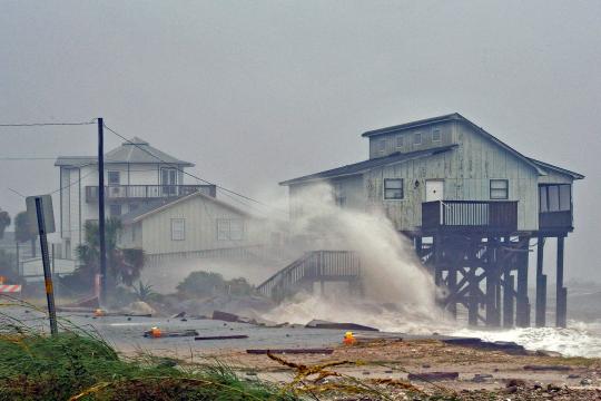 Furacão Michael é rebaixado a tempestade tropical após devastar Flórida