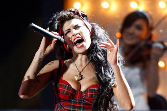 Singer Amy Winehouse to return to the stage as a hologram