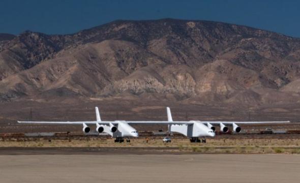 Paul Allen’s giant Stratolaunch plane gets closer to first flight with 80 mph taxi test