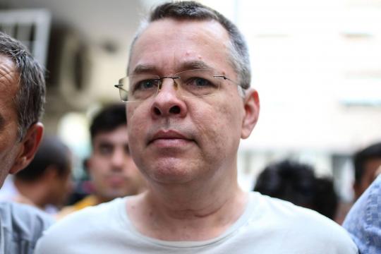 Justiça da Turquia decide liberar pastor americano preso no país