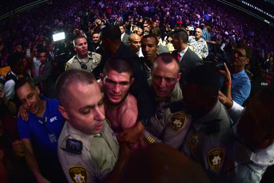 Como definir a atração principal do UFC 229: luta ou briga?
