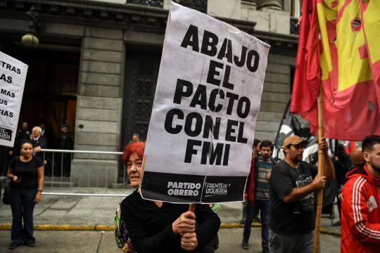 Uma geração de argentinos com incerteza, instabilidade e medo do futuro