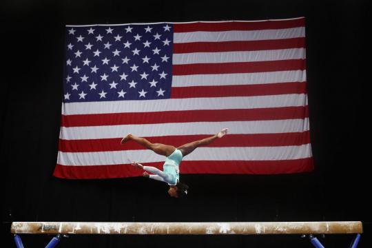 Estrela da ginástica dos EUA critica tuíte de dirigente sobre campanha da Nike