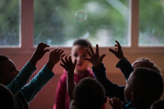 Cidade de São Paulo supera meta de colocar 50% das crianças em creche