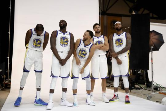 NBA começa com Golden State ainda mais forte e 29 equipes correndo atrás