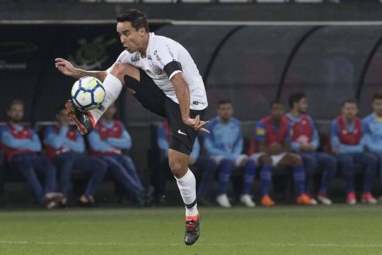 Corinthians aposta em Jadson para comandar virada na Copa do Brasil