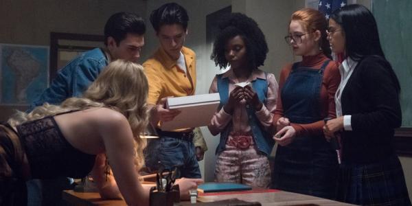 Riverdale Flashback Episode Photos Reveal Doomed Relationships & More