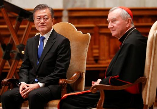 On eve of meeting pope, South Korean president speaks of peace hopes