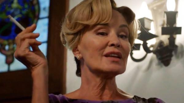 Jessica Lange RETURNS to American Horror Story With FULL Murder House Cast