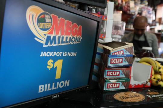 Lotto fever grips U.S. as Mega Millions jackpot hits $1 billion