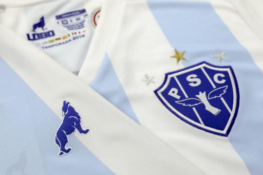 Clubes dispensam grandes marcas e lucram com fabricação própria de camisa