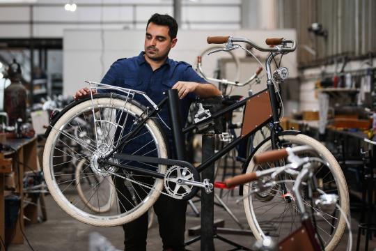 União de tecnologia e trânsito ruim faz surgir startups de bike em SP