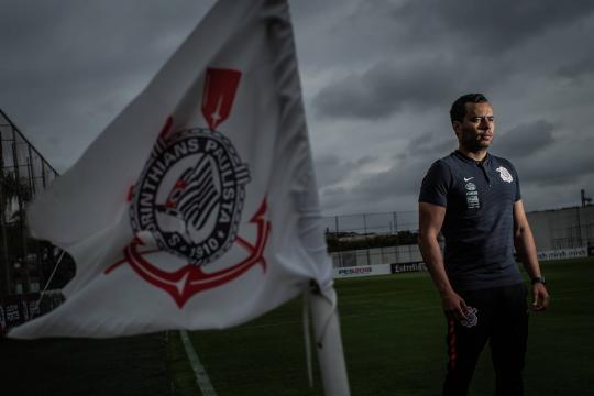Corinthians pega o Vitória em jogo para ver quem se afasta do rebaixamento