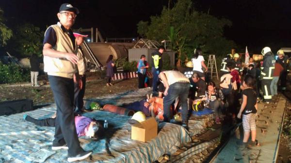Taiwan train accident kills at least 17