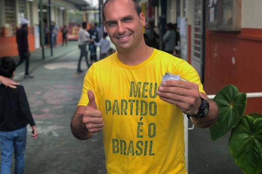 Fala sobre fechar STF 'não é motivo para alarde', diz filho de Bolsonaro