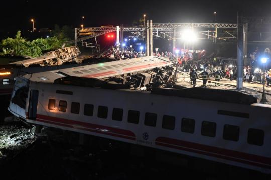 Taiwan's president meets relatives of 18 killed in worst rail tragedy in decades
