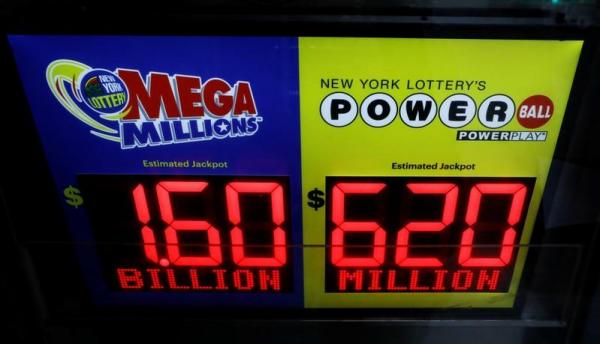 U.S. gets lottery fever as jackpots rise to $2.2 billion