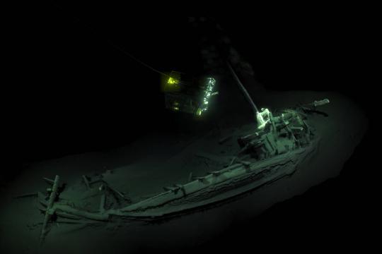 Navio grego de 2,4 mil anos é encontrado preservado no fundo do mar