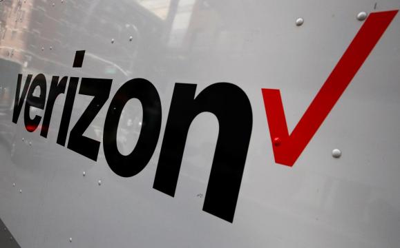 Verizon beats Wall Street estimates, shares hit 18-year high
