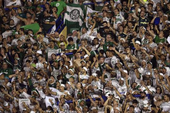 Brasileiros buscam ingressos para semifinais no centro de Buenos Aires