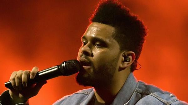 The Weeknd REACTS to Almost Being Hit By Falling Object Onstage