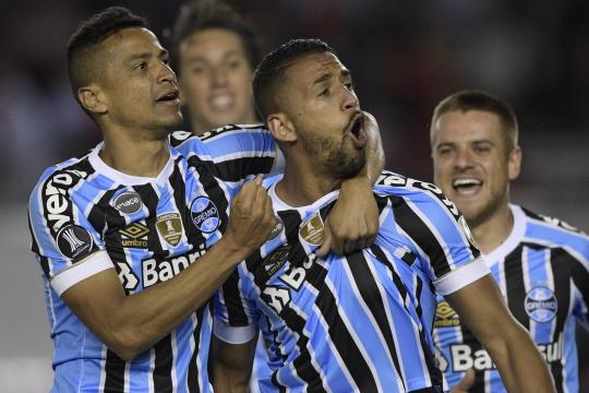 Grêmio vence River fora e joga por um empate para ir à final da Libertadores