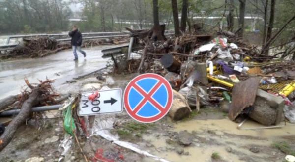 Flood kills six people near Russian Black Sea resorts: agencies