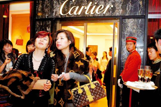 Grupo que controla Cartier e Montblanc fecha acordo com dona do Aliexpress