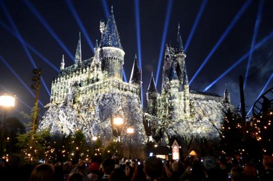 Accio Stocking! Harry Potter Fans Can Spend the Holidays at Hogwarts - Here's How