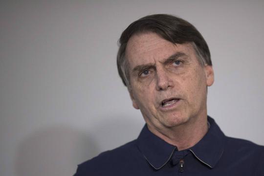 Bolsonaro defende meta para o câmbio em entrevista a site