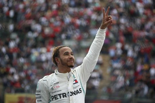 Hamilton chega em 4º lugar, é pentacampeão da F-1 e iguala Fangio