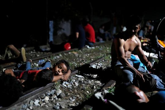 U.S.-bound migrants enter Guatemala, others clash at border