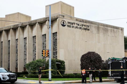 Man charged with Pittsburgh synagogue massacre due in court