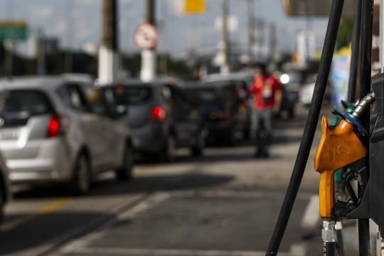 Petrobras cortará preço da gasolina na refinaria em 6,20% a partir de quarta-feira